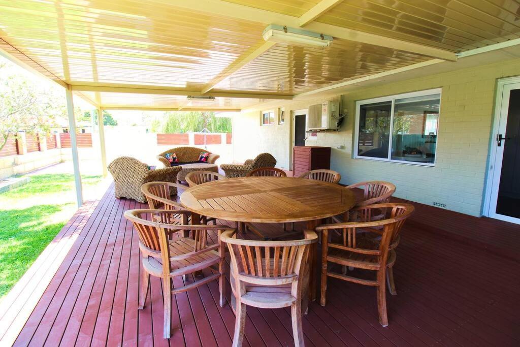 The Parkview Retreat Villa Rockingham Exterior photo